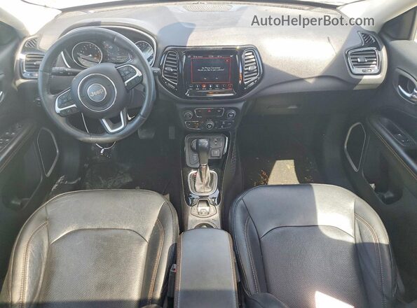 3C4NJDCBXKT669857 2019 JEEP COMPASS Белый Вид панели приборов