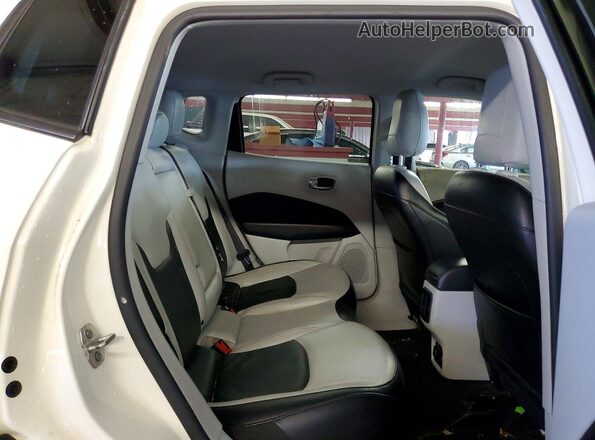 3C4NJDCBXLT155850 2020 JEEP COMPASS White Widok wnętrza z tyłu