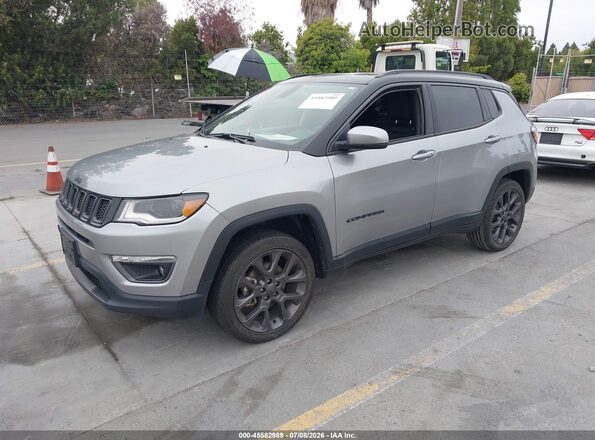 3C4NJDCBXLT242759 2020 JEEP COMPASS Silver Vista tres cuartos delantera izquierda