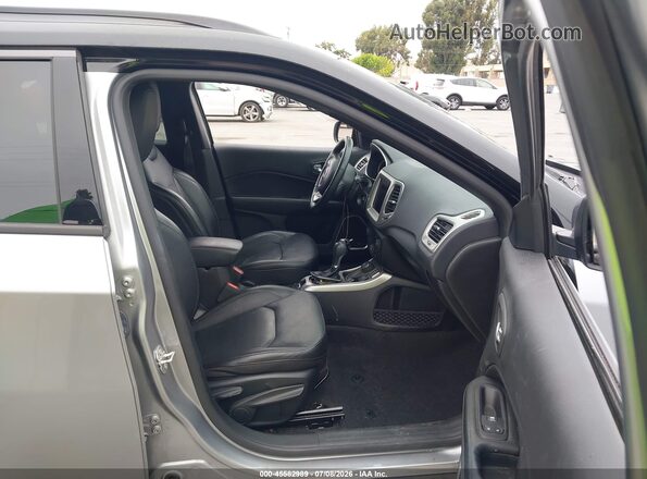 3C4NJDCBXLT242759 2020 JEEP COMPASS Silver Vista interior delantera