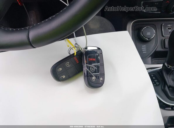 3C4NJDCBXLT242759 2020 JEEP COMPASS Silver Vista del salpicadero