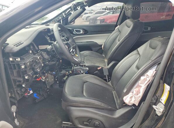 3C4NJDCN0RT155052 2024 JEEP COMPASS Black Front interior view