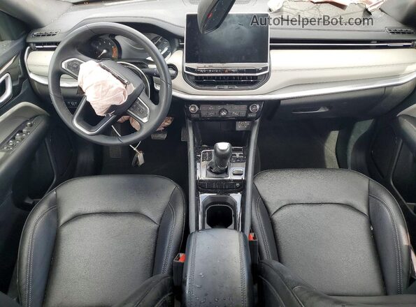 3C4NJDCN0ST508363 2025 JEEP COMPASS Silver Vista del salpicadero