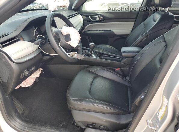 3C4NJDCN0ST508363 2025 JEEP COMPASS Silver Vista interior de 360 grados
