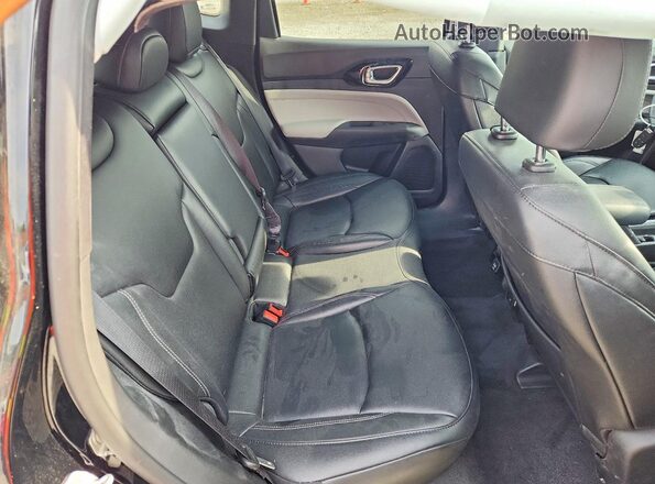 3C4NJDCN0TT207075 2026 JEEP COMPASS Black უკანა სალონის ხედი