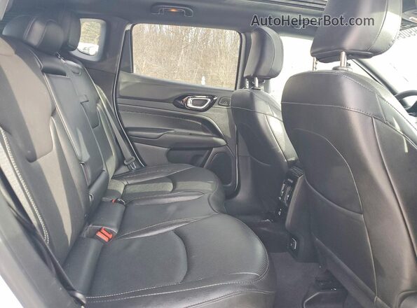 3C4NJDCN2RT139242 2024 JEEP COMPASS White Rear interior view