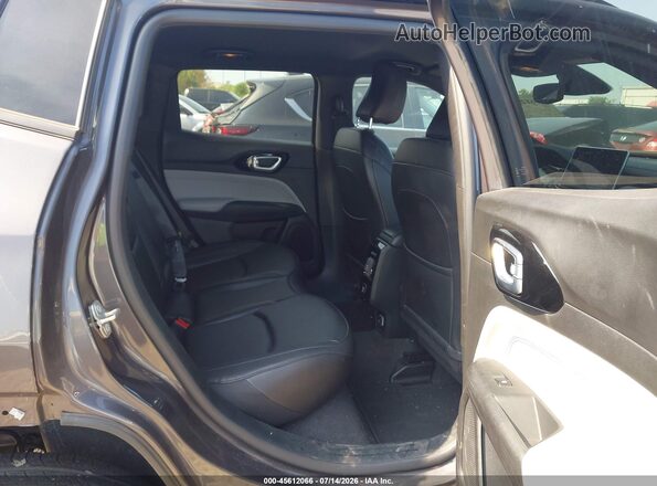 3C4NJDCN2RT174461 2024 JEEP COMPASS Gray Widok naklejki z numerem VIN