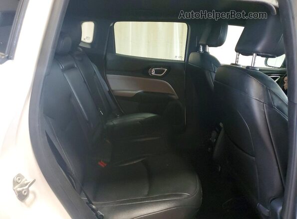 3C4NJDCN2ST602681 2025 JEEP COMPASS White Вид задньої частини салону