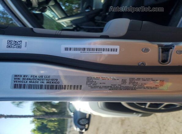 3C4NJDCN2ST621070 2025 JEEP COMPASS Silver Вид наклейки з VIN-кодом