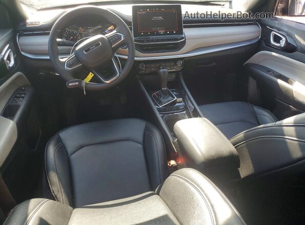 3C4NJDCN2ST621070 2025 JEEP COMPASS Silver Вид панелі приладів