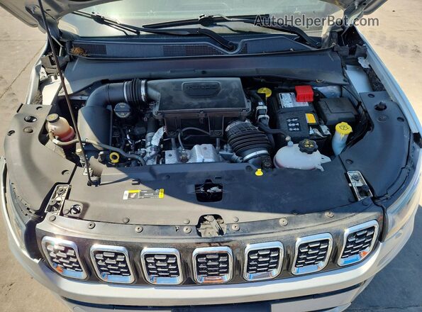 3C4NJDCN3RT111580 2024 JEEP COMPASS Silver ძრავის განყოფილების ხედი