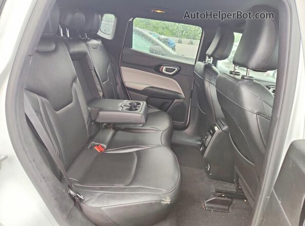 3C4NJDCN3ST508258 2025 JEEP COMPASS Белый Вид задней части салона