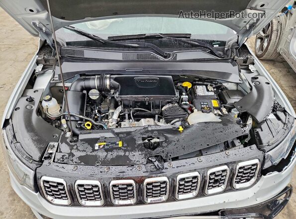 3C4NJDCN3ST621028 2025 JEEP COMPASS Silver Շարժիչի բաժամունքի տեսք