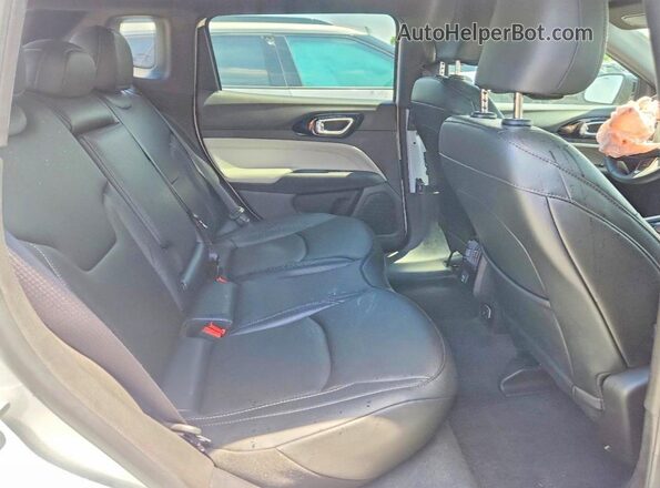 3C4NJDCN4ST585169 2025 JEEP COMPASS Белый Вид задней части салона