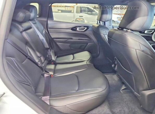 3C4NJDCN4TT259793 2026 JEEP COMPASS Белый Вид задней части салона
