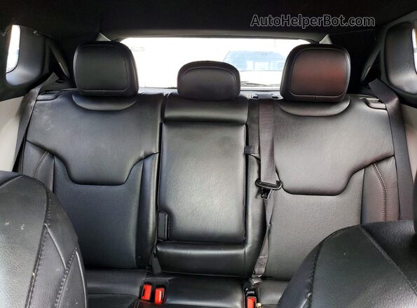 3C4NJDCN5PT565746 2023 JEEP COMPASS White Widok tylnych siedzeń