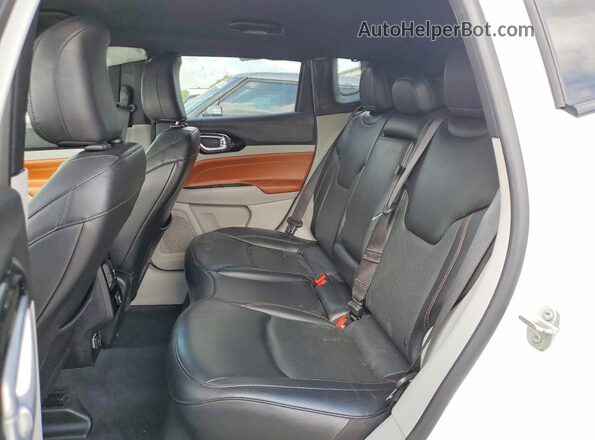 3C4NJDCN5PT565746 2023 JEEP COMPASS White Widok wnętrza z tyłu