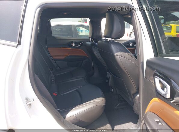 3C4NJDCN5RT111788 2024 JEEP COMPASS White Widok naklejki z numerem VIN
