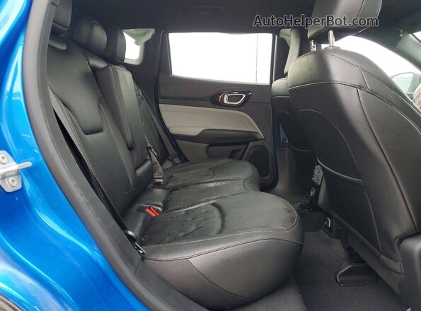3C4NJDCN5RT141454 2024 JEEP COMPASS Blue Rear interior view