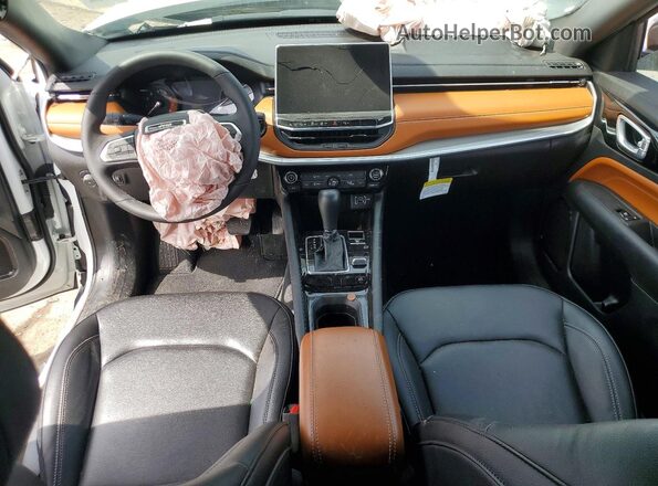 3C4NJDCN5ST557932 2025 JEEP COMPASS White Vista del salpicadero