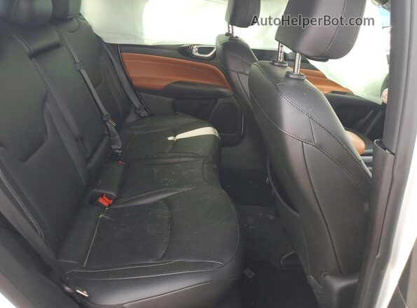 3C4NJDCN5ST557932 2025 JEEP COMPASS White Vista interior trasera