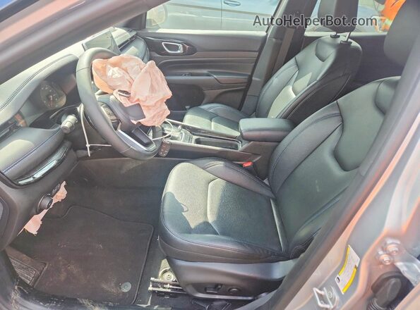 3C4NJDCN5TT165678 2026 JEEP COMPASS Silver Front interior view