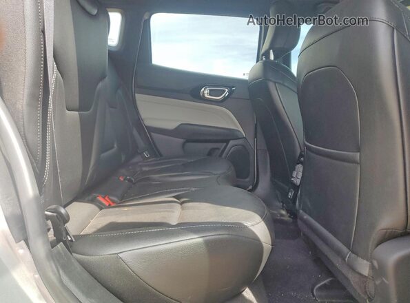 3C4NJDCN5TT181329 2026 JEEP COMPASS Silver Rear interior view