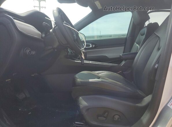 3C4NJDCN5TT181329 2026 JEEP COMPASS Silver Front interior view