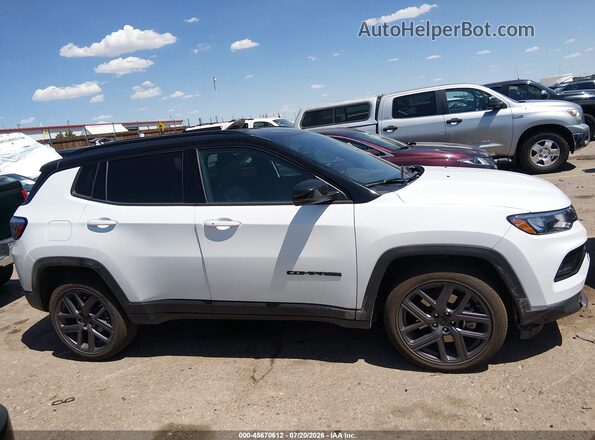 3C4NJDCN5TT188412 2026 JEEP COMPASS White ხელსაწყოთა პანელის ხედი