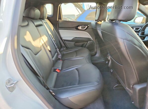 3C4NJDCN5TT225541 2026 JEEP COMPASS White Vista interior trasera