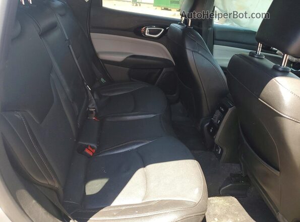 3C4NJDCN6RT580551 2024 JEEP COMPASS Серебряный Вид задней части салона