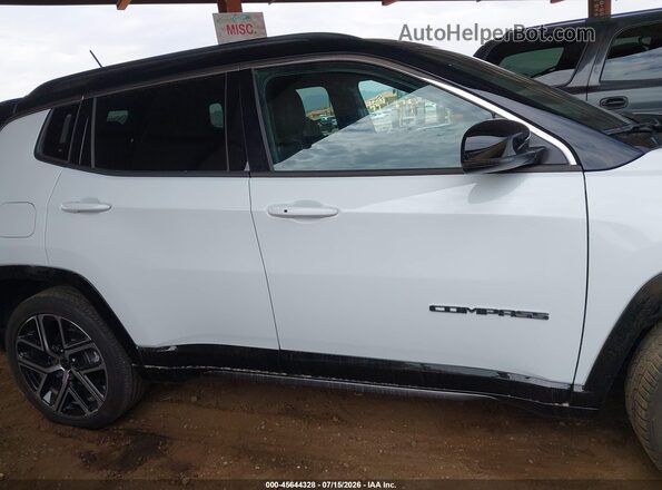 3C4NJDCN6ST615935 2025 JEEP COMPASS White Widok wnętrza z tyłu