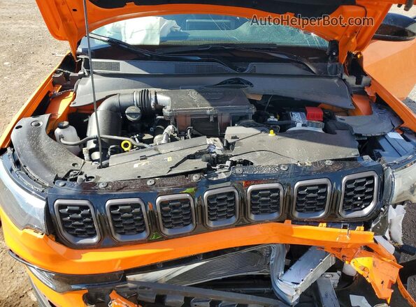 3C4NJDCN6TT166998 2026 JEEP COMPASS Orange Engine compartment view
