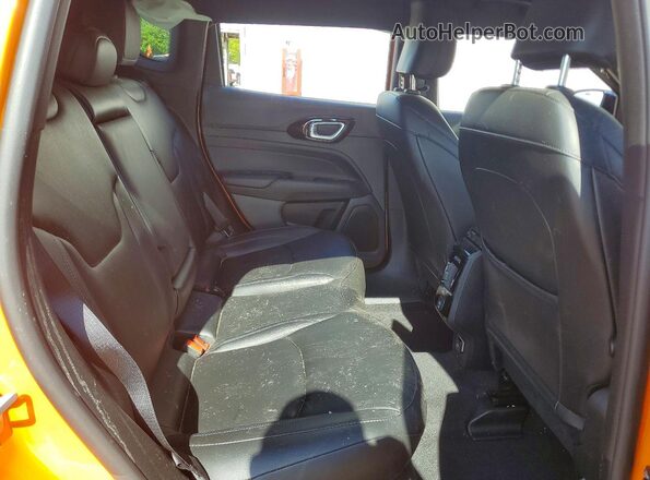 3C4NJDCN6TT166998 2026 JEEP COMPASS Orange Rear interior view