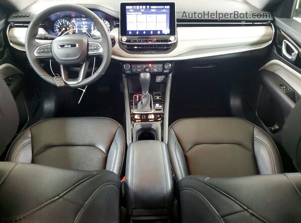 3C4NJDCN6TT182067 2026 JEEP COMPASS White Widok deski rozdzielczej