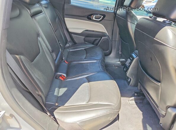 3C4NJDCN7PT523451 2023 JEEP COMPASS Silver Սալոնի հետևի տեսք
