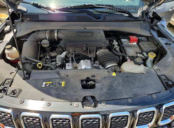3C4NJDCN7PT523451 2023 JEEP COMPASS Silver Շարժիչի բաժամունքի տեսք