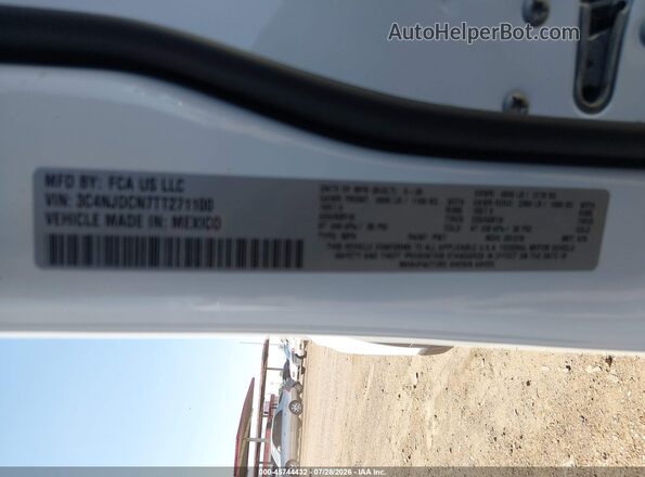 3C4NJDCN7TT271100 2026 JEEP COMPASS White ძრავის განყოფილების ხედი