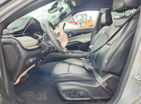 3C4NJDCN8ST524746 2025 JEEP COMPASS Silver Vista interior delantera