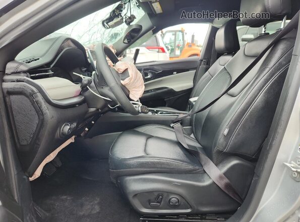 3C4NJDCN8ST524746 2025 JEEP COMPASS Silver 