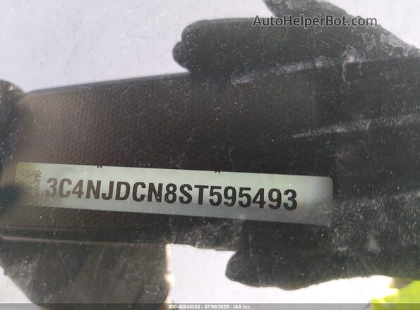3C4NJDCN8ST595493 2025 JEEP COMPASS Silver Widok komory silnika