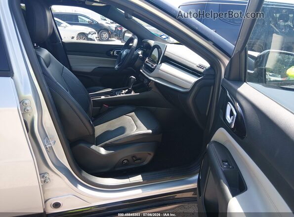 3C4NJDCN8ST595493 2025 JEEP COMPASS Silver Widok wnętrza z przodu