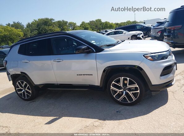 3C4NJDCN8ST595493 2025 JEEP COMPASS Silver Widok wnętrza z tyłu