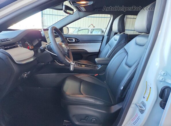 3C4NJDCN8TT207308 2026 JEEP COMPASS White Front interior view
