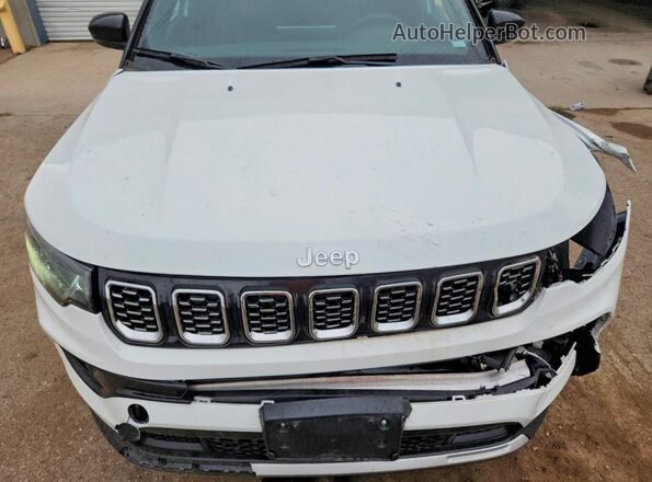 3C4NJDCN8TT212332 2026 JEEP COMPASS White Widok komory silnika
