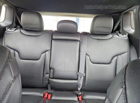 3C4NJDCN8TT212332 2026 JEEP COMPASS White Widok tylnych siedzeń
