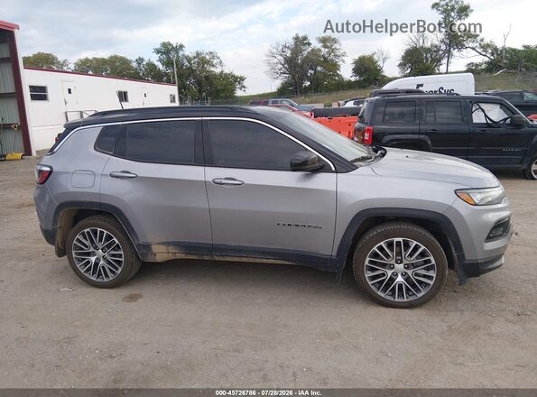 3C4NJDCN9PT540249 2023 JEEP COMPASS Silver Вид задньої частини салону