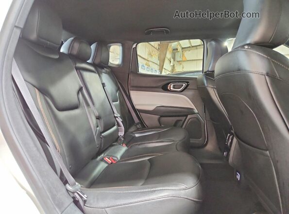 3C4NJDCN9RT125595 2024 JEEP COMPASS White უკანა სალონის ხედი