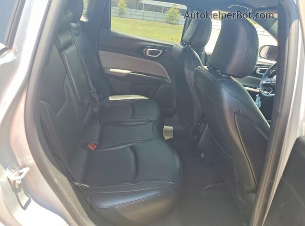 3C4NJDCN9RT134765 2024 JEEP COMPASS Серебряный Вид задних сидений