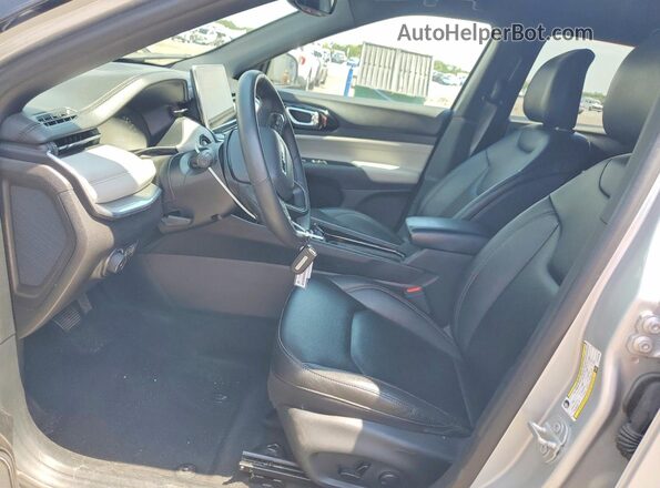 3C4NJDCN9RT134765 2024 JEEP COMPASS Серебряный Вид салона спереди